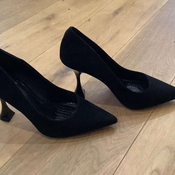 Vince Camuto Black Pumps - 6 - worn once - Picture 3 of 4